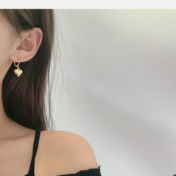**New 18k heart❤ Gold Stud Earrings - Picture 5 of 8